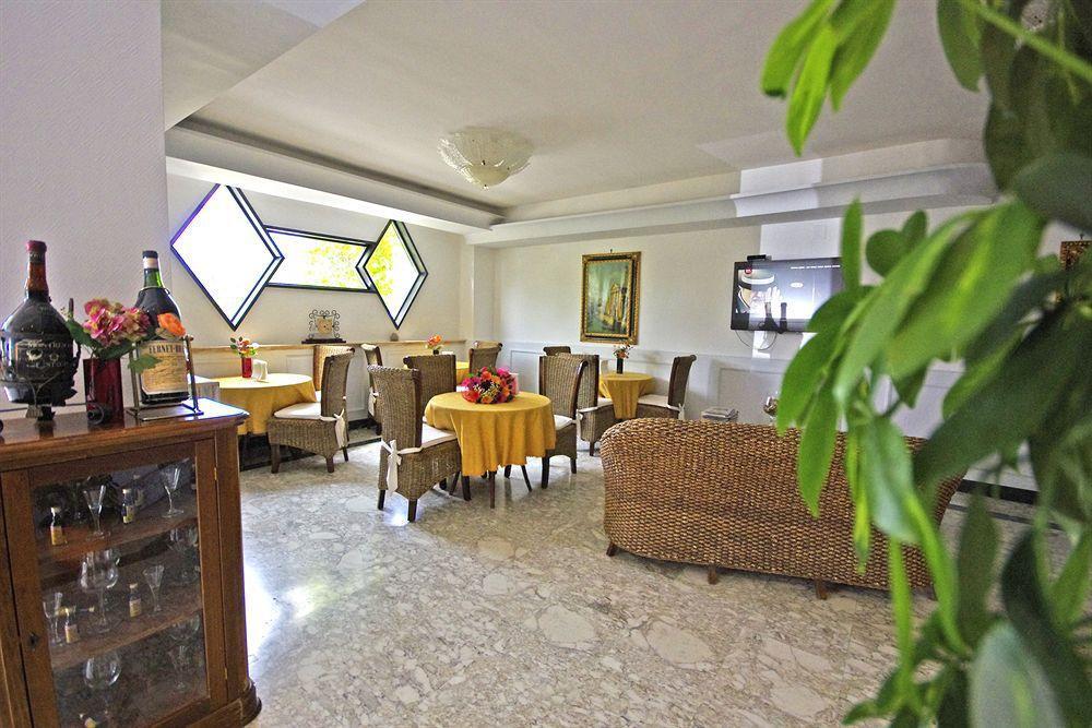 Hotel Clinton Casoria Buitenkant foto