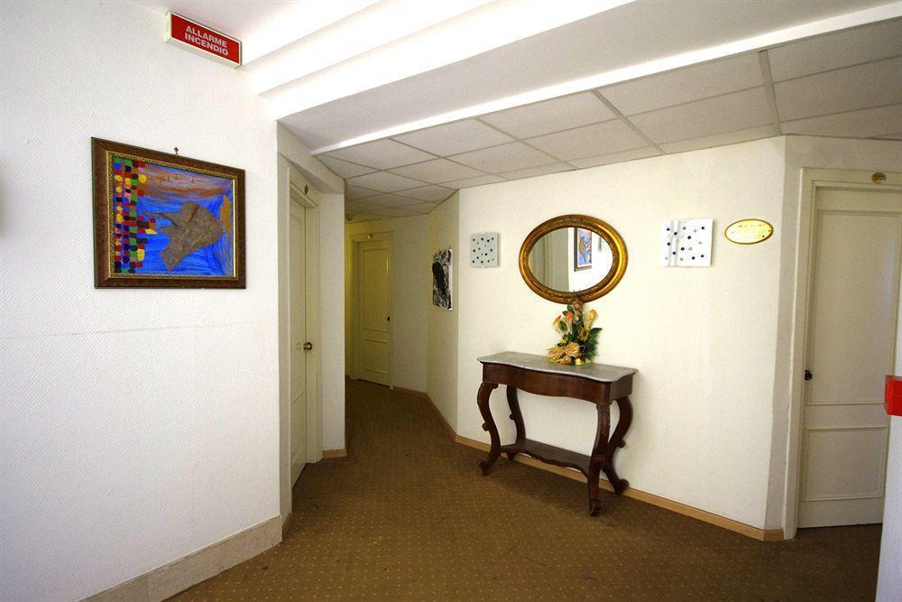 Hotel Clinton Casoria Buitenkant foto