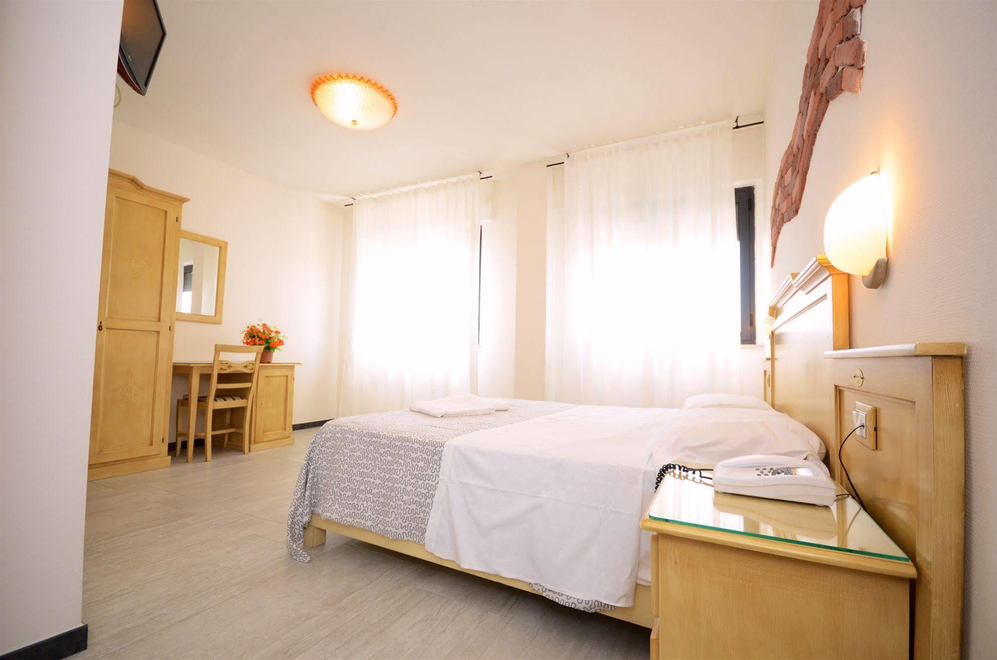 Hotel Clinton Casoria Buitenkant foto