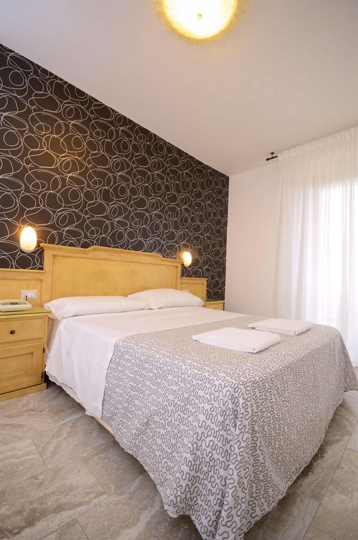 Hotel Clinton Casoria Buitenkant foto