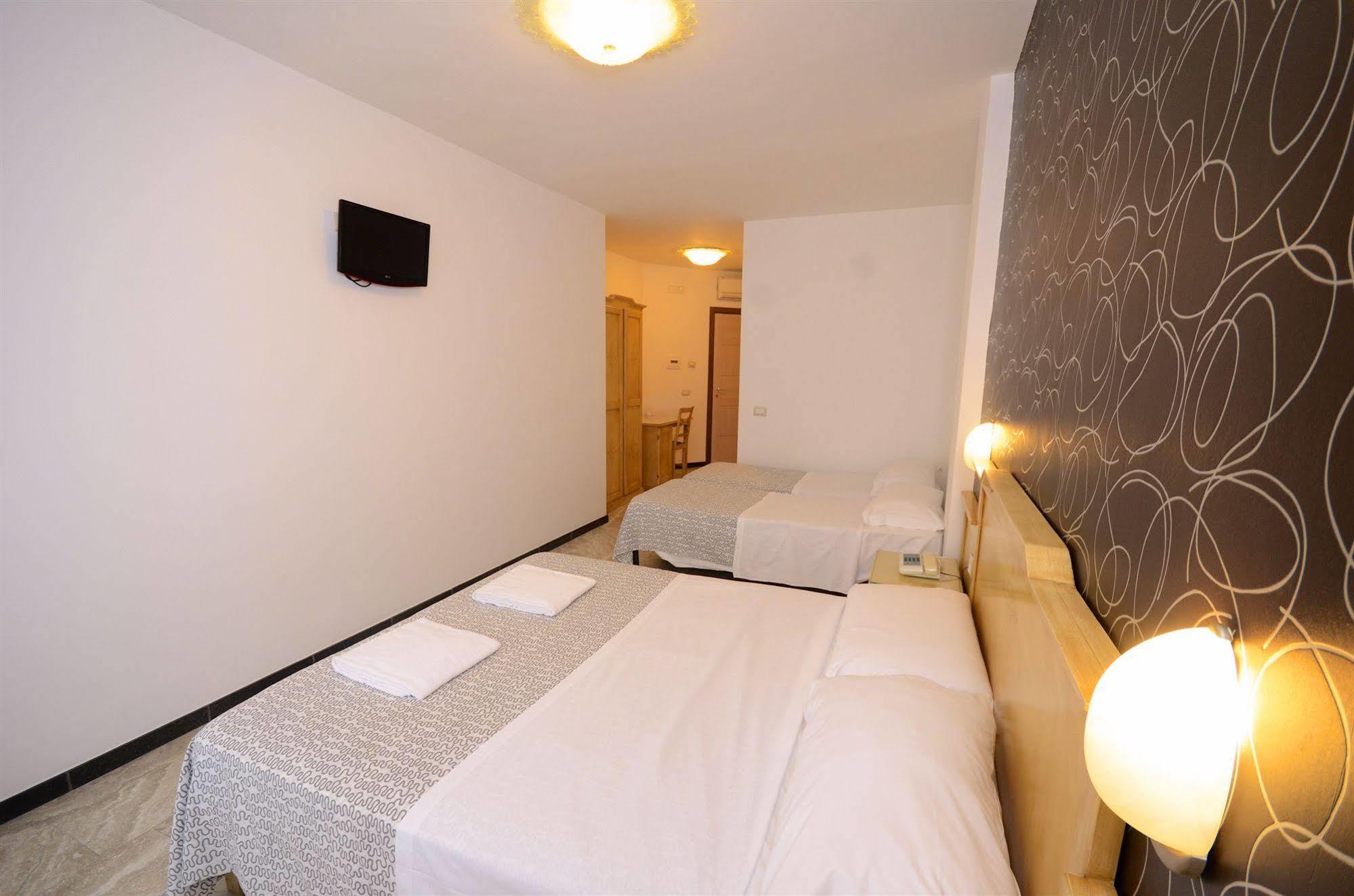 Hotel Clinton Casoria Buitenkant foto