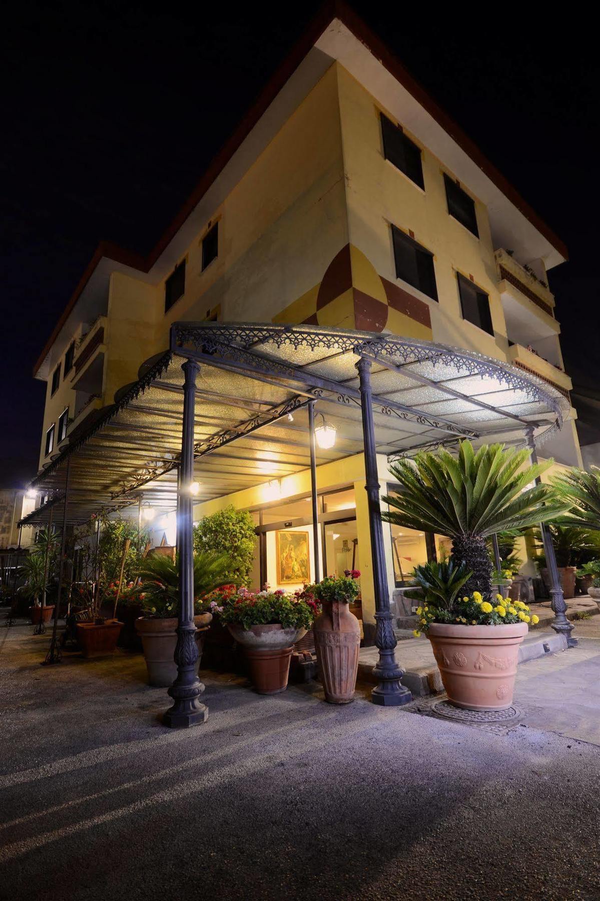 Hotel Clinton Casoria Buitenkant foto