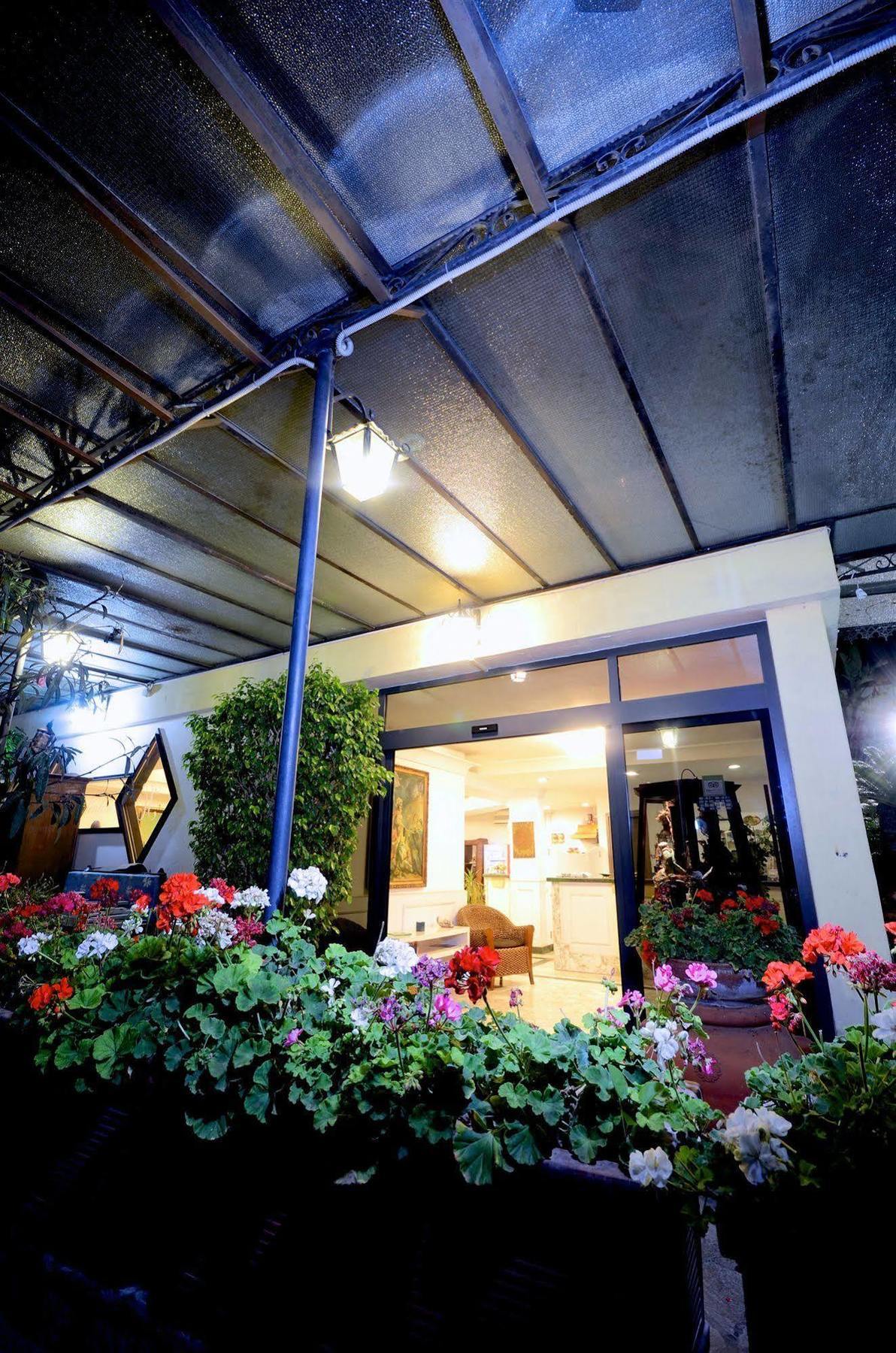 Hotel Clinton Casoria Buitenkant foto