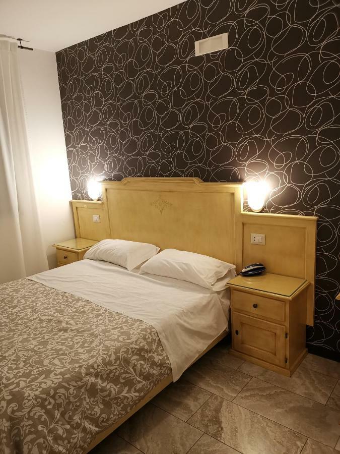 Hotel Clinton Casoria Kamer foto